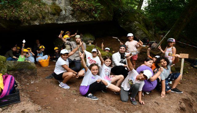 Minik Arkeologlar, İnönü Mağarası’nda Kazı Atölyesi Gerçekleştirdi